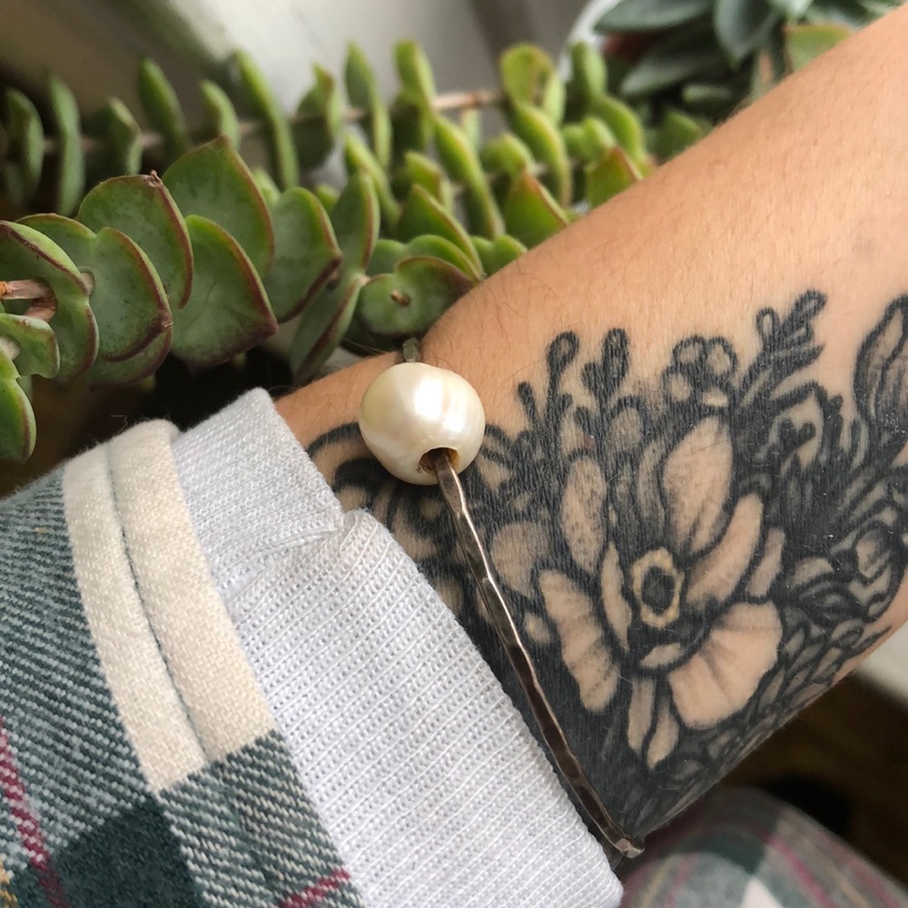 Shell Bangle - Picture 2 of 2